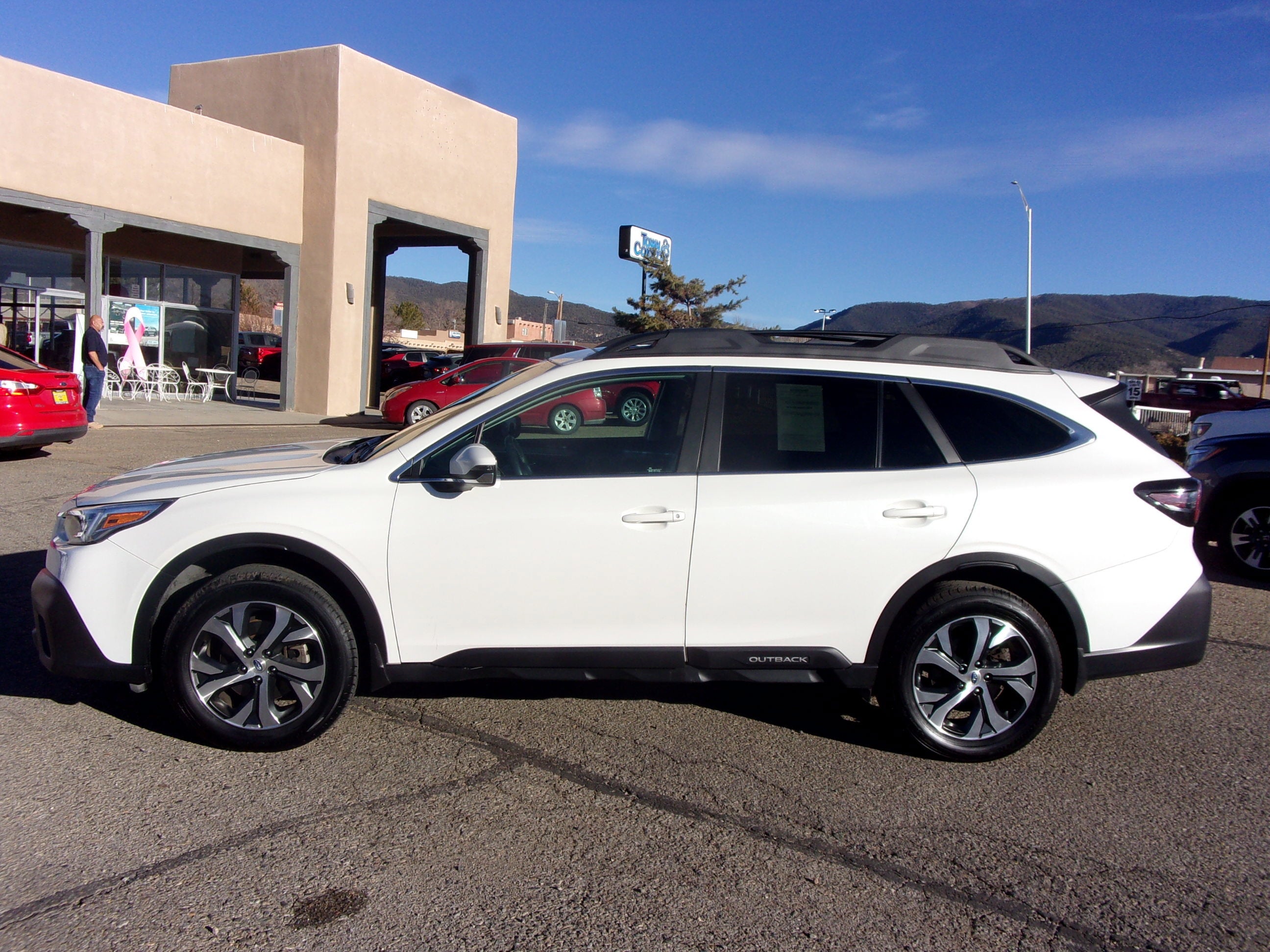 2020 Subaru Outback — detail view