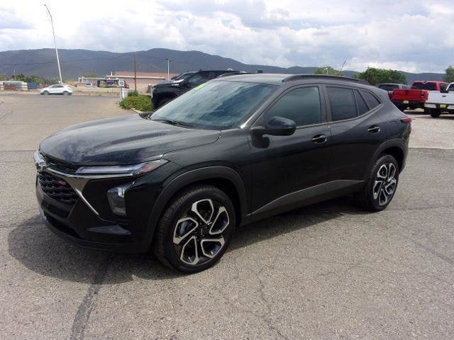 2026 Chevrolet Trax 2RS in Mosaic Black Metallic — front three-quarter view